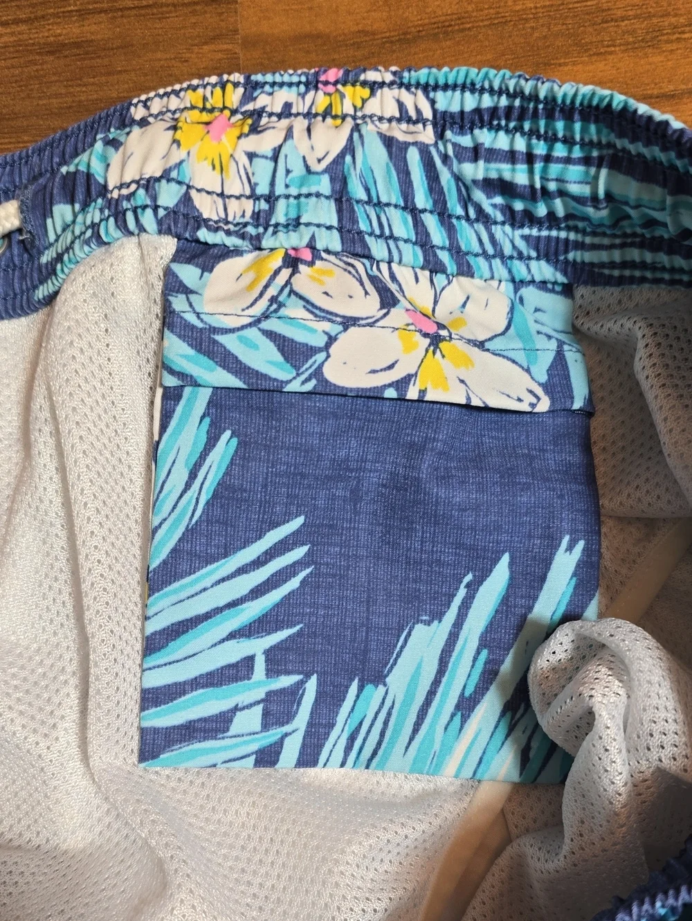 Vineyard Vines Chappy Tropical Print Swim Trunks 7